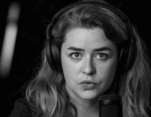 Portrait d'Angèle, comédienne voix off à la voix vive